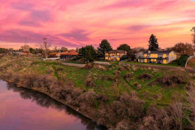 39 Paradise Dr, Burbank, WA 99323