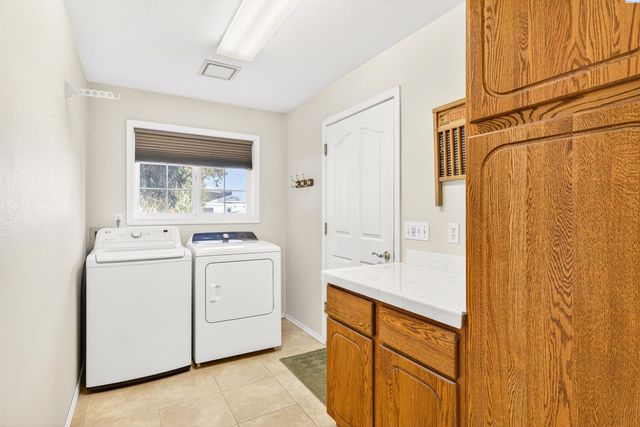 39 Paradise Dr, Burbank, WA 99323