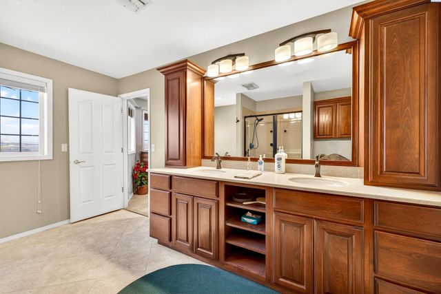 39 Paradise Dr, Burbank, WA 99323