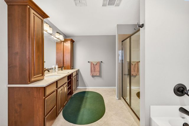 39 Paradise Dr, Burbank, WA 99323