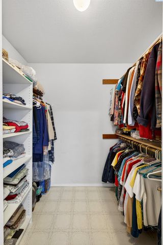 39 Paradise Dr, Burbank, WA 99323