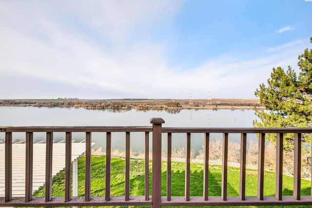 39 Paradise Dr, Burbank, WA 99323