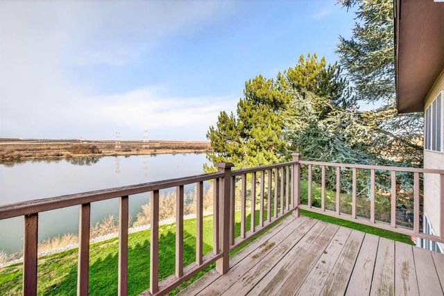 39 Paradise Dr, Burbank, WA 99323