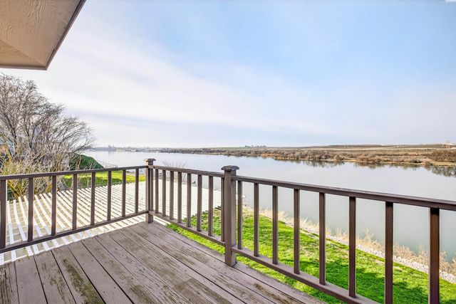 39 Paradise Dr, Burbank, WA 99323