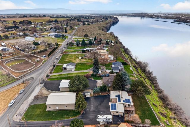 39 Paradise Dr, Burbank, WA 99323