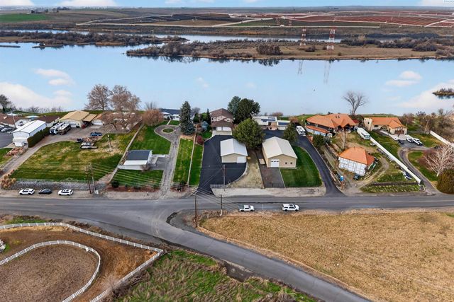 39 Paradise Dr, Burbank, WA 99323