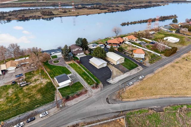 39 Paradise Dr, Burbank, WA 99323