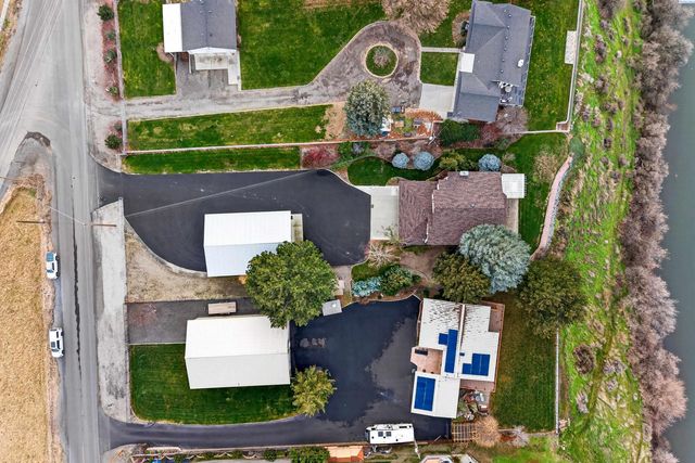 39 Paradise Dr, Burbank, WA 99323