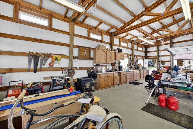 39 Paradise Dr, Burbank, WA 99323