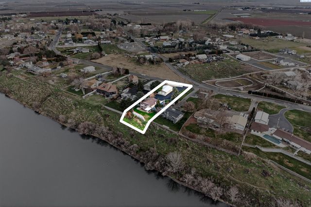 39 Paradise Dr, Burbank, WA 99323