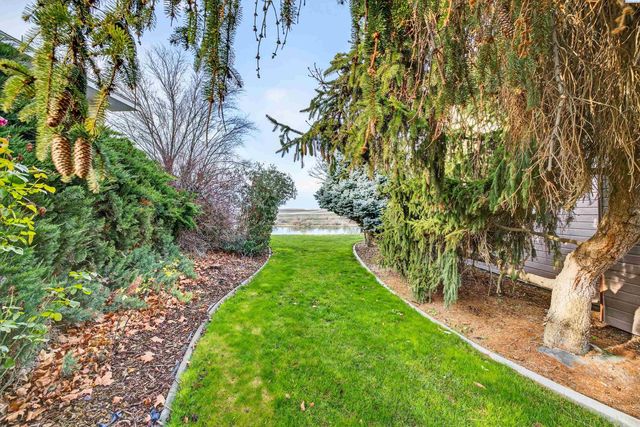 39 Paradise Dr, Burbank, WA 99323