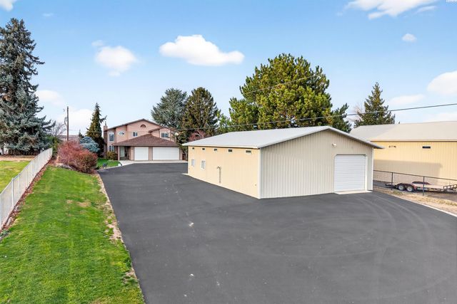 39 Paradise Dr, Burbank, WA 99323