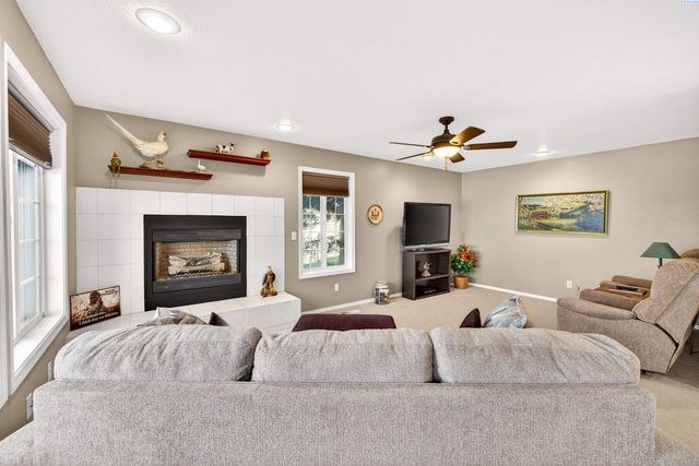 39 Paradise Dr, Burbank, WA 99323