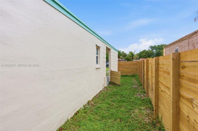 1620 NE 160th St 1620, North Miami Beach, FL 33162