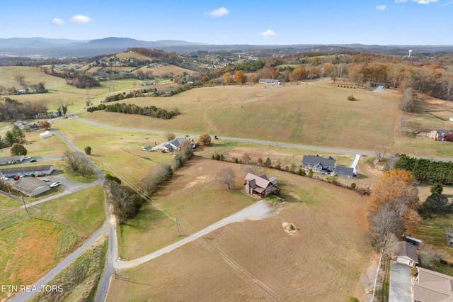 2947 Sims Rd, Kodak, TN 37764