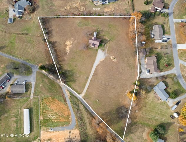 2947 Sims Rd, Kodak, TN 37764