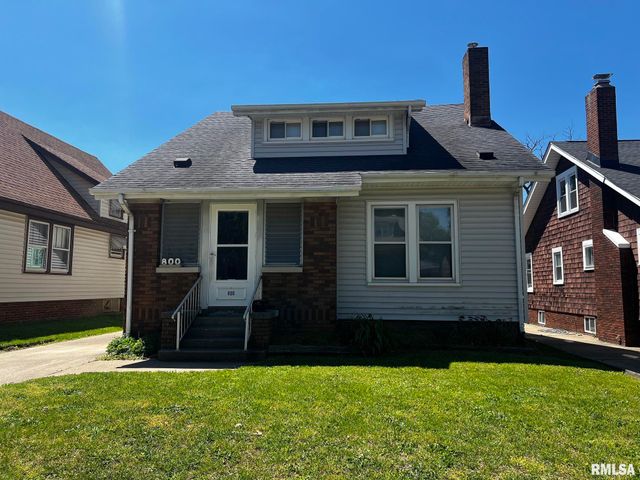 800 W MEADOWS Place, Peoria, IL 61604