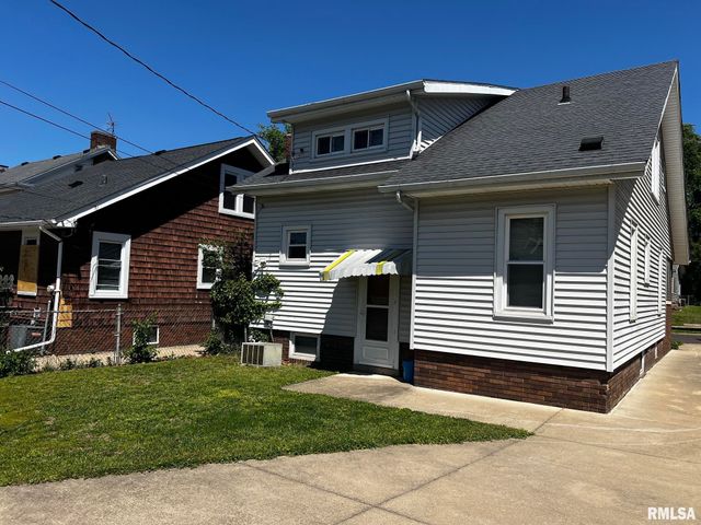 800 W MEADOWS Place, Peoria, IL 61604