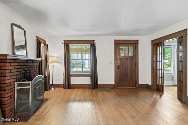 519 Kenwood Avenue, Bethlehem, NY 12054