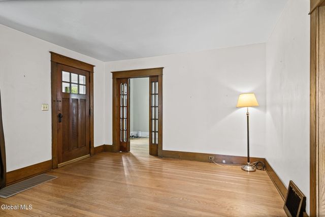 519 Kenwood Avenue, Bethlehem, NY 12054