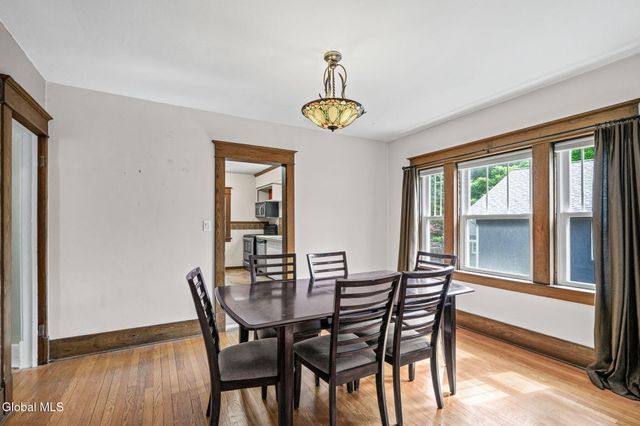 519 Kenwood Avenue, Bethlehem, NY 12054