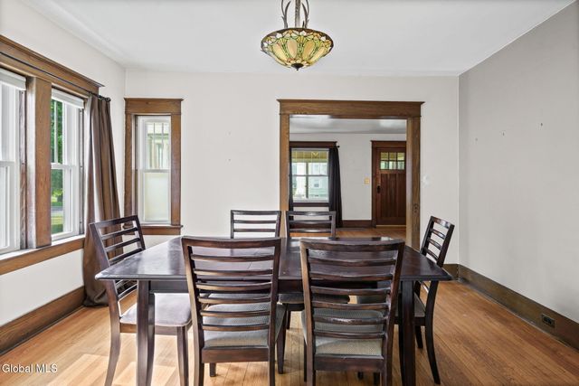 519 Kenwood Avenue, Bethlehem, NY 12054
