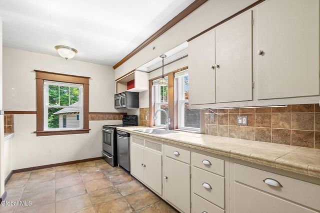 519 Kenwood Avenue, Bethlehem, NY 12054