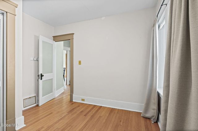 519 Kenwood Avenue, Bethlehem, NY 12054