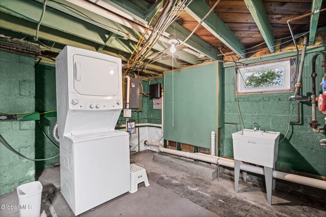 519 Kenwood Avenue, Bethlehem, NY 12054