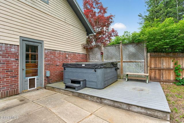 519 Kenwood Avenue, Bethlehem, NY 12054