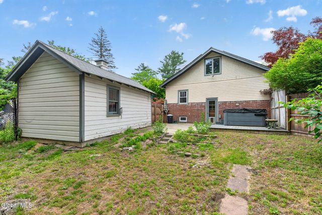 519 Kenwood Avenue, Bethlehem, NY 12054