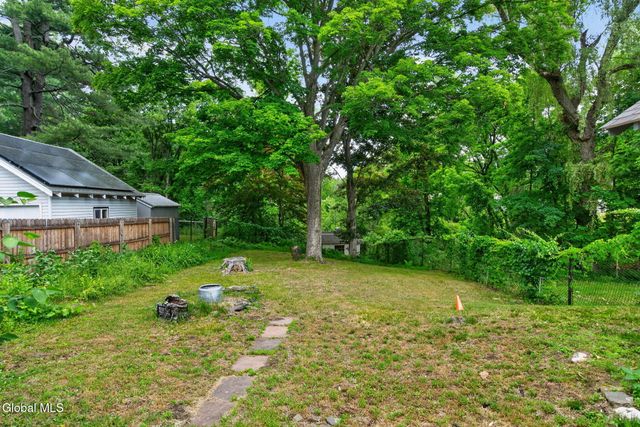 519 Kenwood Avenue, Bethlehem, NY 12054