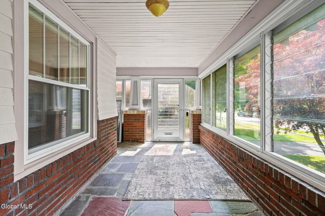 519 Kenwood Avenue, Bethlehem, NY 12054