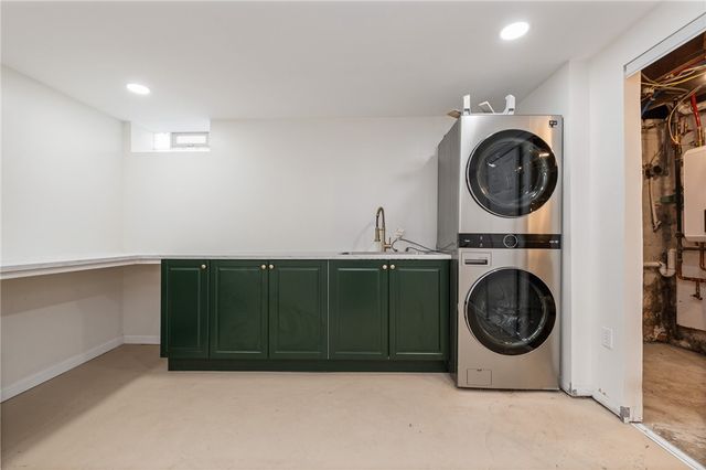 1516 Riverside Dr, Penn Hills, PA 15147