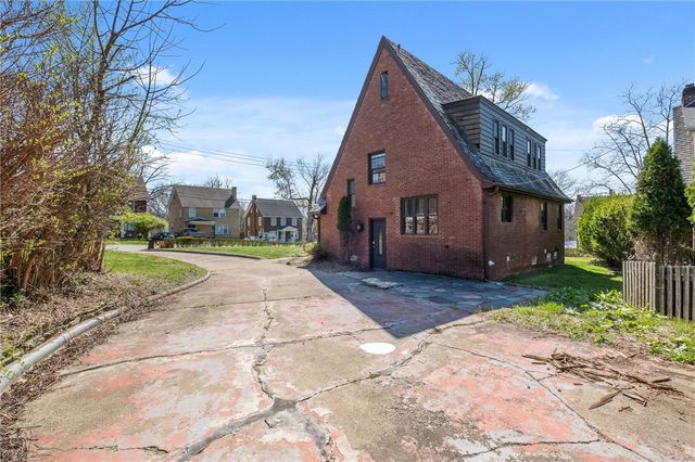 1516 Riverside Dr, Penn Hills, PA 15147