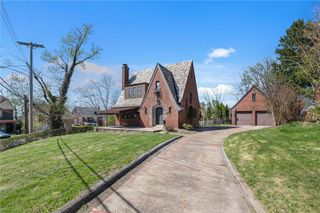 1516 Riverside Dr, Penn Hills, PA 15147