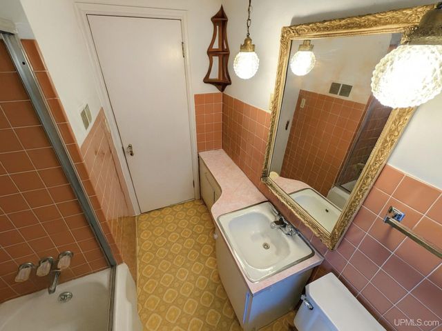 817 W Boyington Street, Iron River, MI 49935