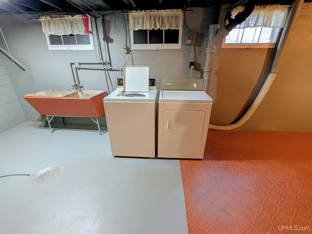 817 W Boyington Street, Iron River, MI 49935