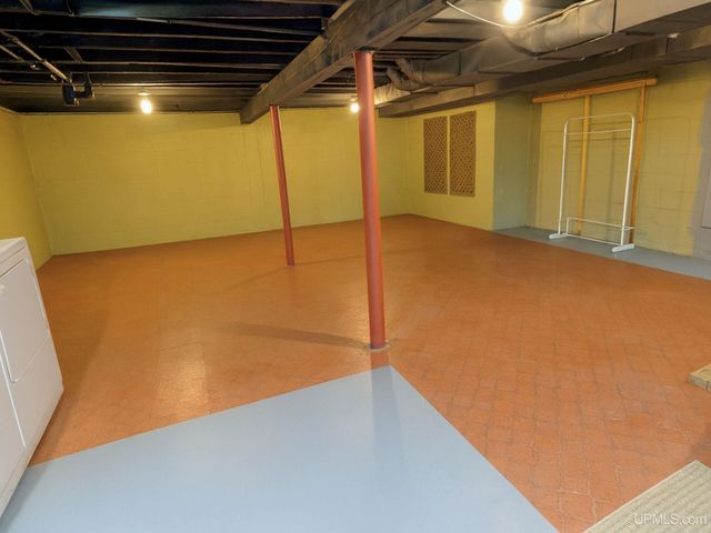 817 W Boyington Street, Iron River, MI 49935