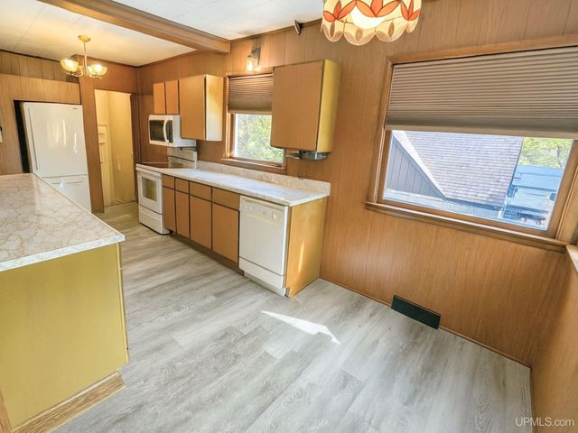 817 W Boyington Street, Iron River, MI 49935