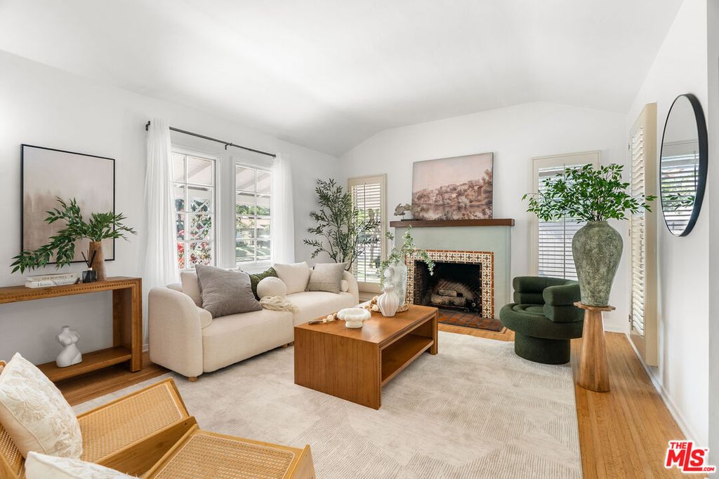 Image 1 of property listing at 1185 Hauser Blvd, Los Angeles, CA 90019