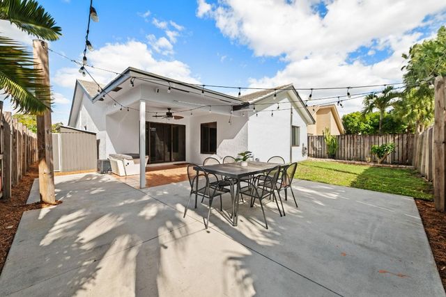 12440 SW 7th Place, Davie, FL 33325