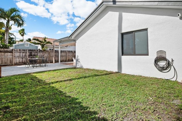 12440 SW 7th Place, Davie, FL 33325
