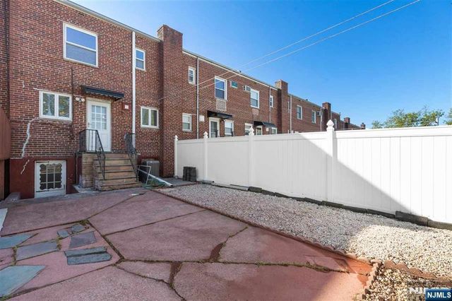 29 Parkview Terrace, Bayonne, NJ 07002