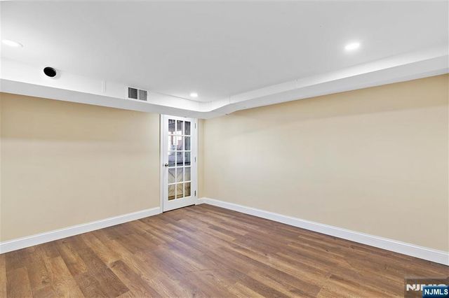 29 Parkview Terrace, Bayonne, NJ 07002