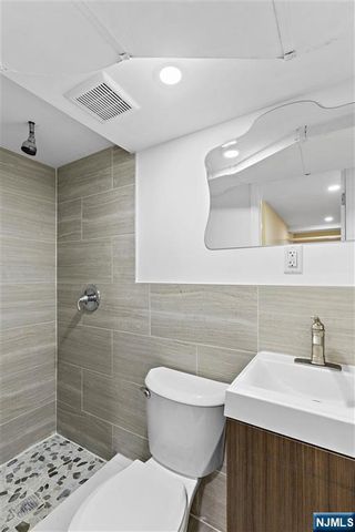 29 Parkview Terrace, Bayonne, NJ 07002