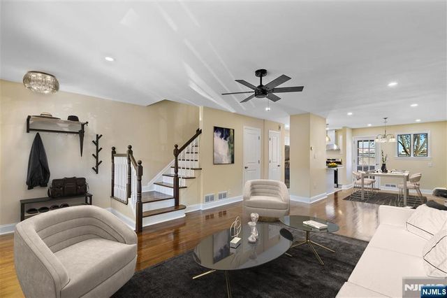 29 Parkview Terrace, Bayonne, NJ 07002