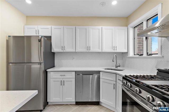 29 Parkview Terrace, Bayonne, NJ 07002