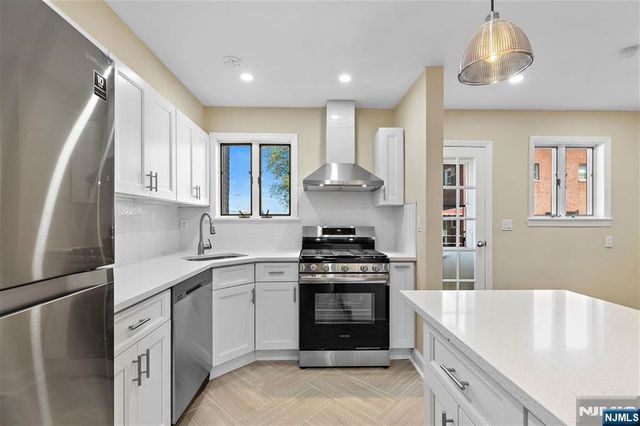 29 Parkview Terrace, Bayonne, NJ 07002