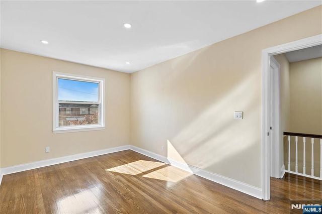 29 Parkview Terrace, Bayonne, NJ 07002